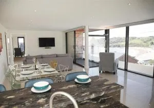 The Coach House - Newton