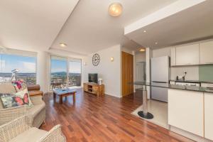 Horizon Bay 1505 by HMH