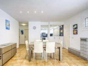 Apartment Platja de Roses-1 by Interhome