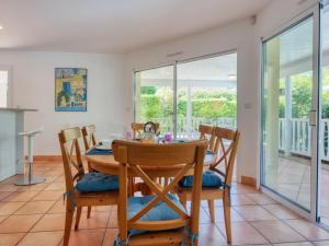 Maisons de vacances Holiday Home Eden Parc by Interhome : photos des chambres