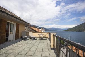 Deluxe Double or Twin Room with Terrace and Lake View