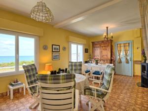 Maisons de vacances Holiday Home Charme de la plage du Moulin by Interhome : photos des chambres