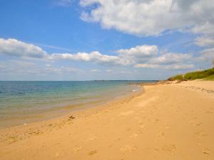 Maisons de vacances Holiday Home Charme de la plage du Moulin by Interhome : photos des chambres