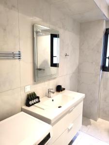 THE NEW Diamont of Athens