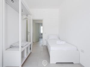 Sandy Retreat, Beachside Apartment with Terrace img21