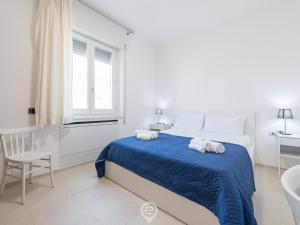 Sandy Retreat, Beachside Apartment with Terrace img26