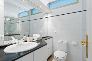 Spacious apart with large terrace,5 min beach