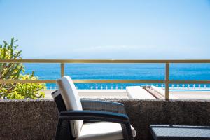 Spacious apart with large terrace,5 min beach