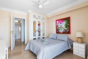 Spacious apart with large terrace,5 min beach