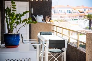 Spacious apart with large terrace,5 min beach