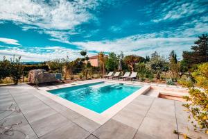 Villas Nirvana pop art piscine chauffe 4 chambres climatisees : photos des chambres