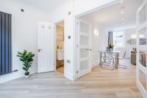 House 10 mins to Tower Bridge Hot Tub & Parking