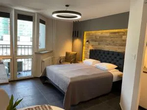 PRZYSTANEK KATOWICE Aleja Korfantego 8 - 卡托维兹