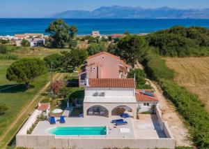 Sea Breeze Coastal House in Almyros Beach