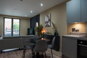M1 Townhouse - Free Parking & Central Manchester