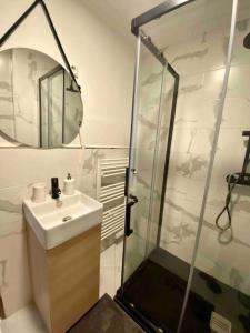 An elegant & cozy apartment