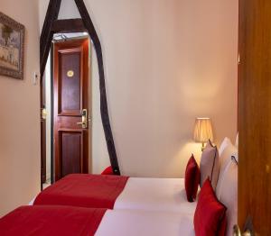 Hotels Hotel Des Marronniers : photos des chambres
