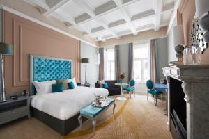 Aria Signature - King Room with Sofa room in Aria Hotel Budapest by Library Hotel Collection