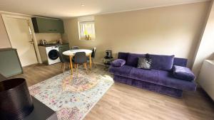 Souterrain - Privatwohnung mit Schlafzimmer im Einfamilienhaus