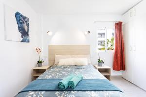 Three spacious apartments 150m from the Las Americas promenade