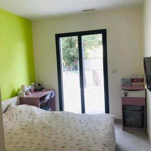 Villas Villa avec piscine a debordement - vue exceptionnelle du Mont Ventoux - Saint saturnin les Avignon : photos des chambres