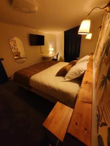 Hotels Logis Hotel Restaurant L'Odyssee Champetre : Chambre Lit King-Size