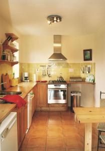 Bedrock Cottage 2 Bedroom Sea View Cottage 10 Minutes from Kenmare