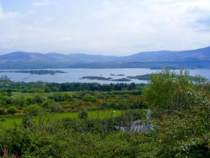 Charming Two Bedroom Cottage with Magnificent Sea Views. 10 minutes from Kenmare