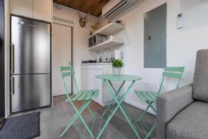 Riverside Tiny Cabin w Hot Tub, Fire Pit, & Kayaks