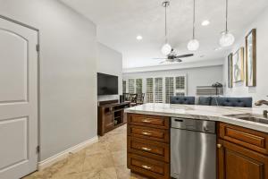 683 Just inside the gates of the Resort - Golf & Premier Fitness Guests Welcome