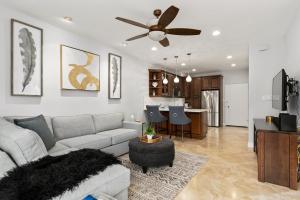 683 Just inside the gates of the Resort - Golf & Premier Fitness Guests Welcome