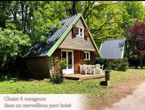 Chalet dans le parc d'un manoir du XIXème
