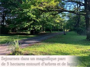 Chalet dans le parc dun manoir du XIXème