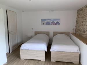 B&B / Chambres d'hotes La Combe aux Fees : photos des chambres