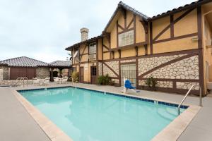 Triplodge of Santa Clarita