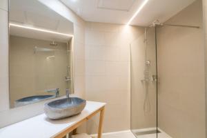 Junior Suite with Sea View room in Marconfort Costa del Sol