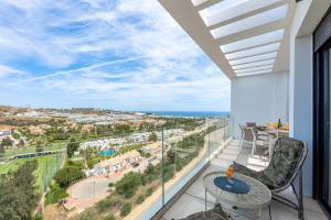 797 Holiday Rentals- Moderno piso con vistas al golf y mar