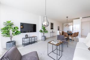 797 Holiday Rentals- Moderno piso con vistas al golf y mar