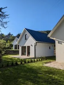 Chaty Vážka - 斯提亚夫尼茲科巴內