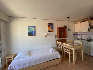 Joli 2 pièces vue mer Parking Clim 50m plage