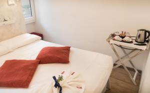 Small Double Room room in Your Vatican Suite