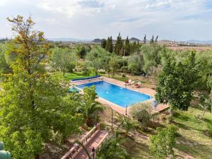 Maison avec piscine et grand jardin 1 hectare