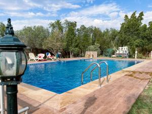 Maison avec piscine et grand jardin 1 hectare
