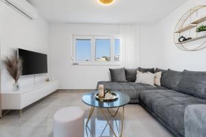 Luxury Sea View Apartment Levin