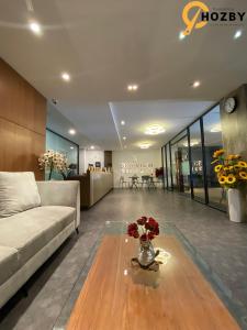 Hozby Skyview Setiabudi Suites