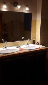 Sejours chez l'habitant chambre a la campagne Saint Andre de Chalencon : photos des chambres