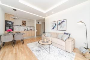 Salus Hill Condo with private Garage