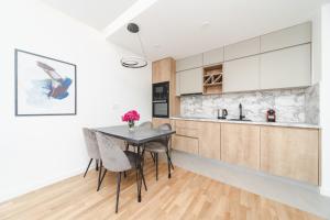 Salus Hill Condo with private Garage