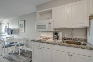 Ocean View King Suite! Perfect for 2-4 Guests! Sea Mist 50704