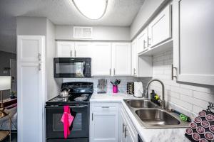 Entire Place Wi-fi Washer Dryer 4kTV Pets Allowed #615